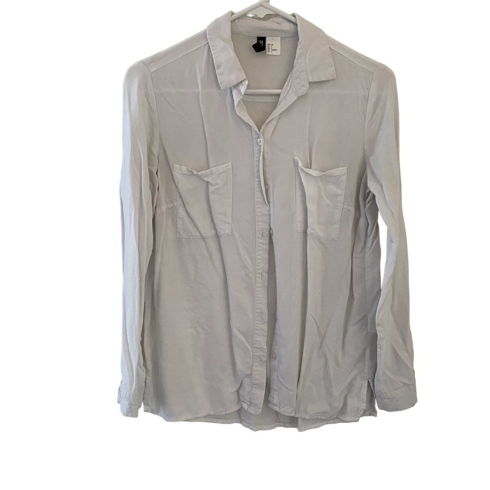 Divided white button down top pockets business casual comfortable long sleeved s